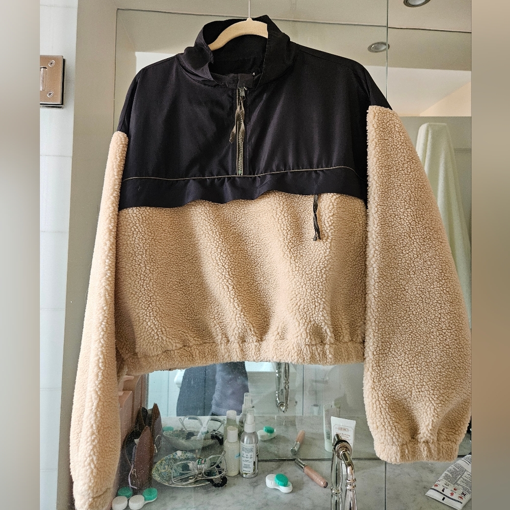 4SI3NNA Women's Black and Cream Sherpa Derin Pullover Jacket - Size Medium